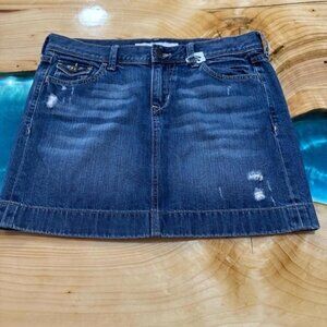 Old Navy Women's Denim Mini Skirt in a size 6.